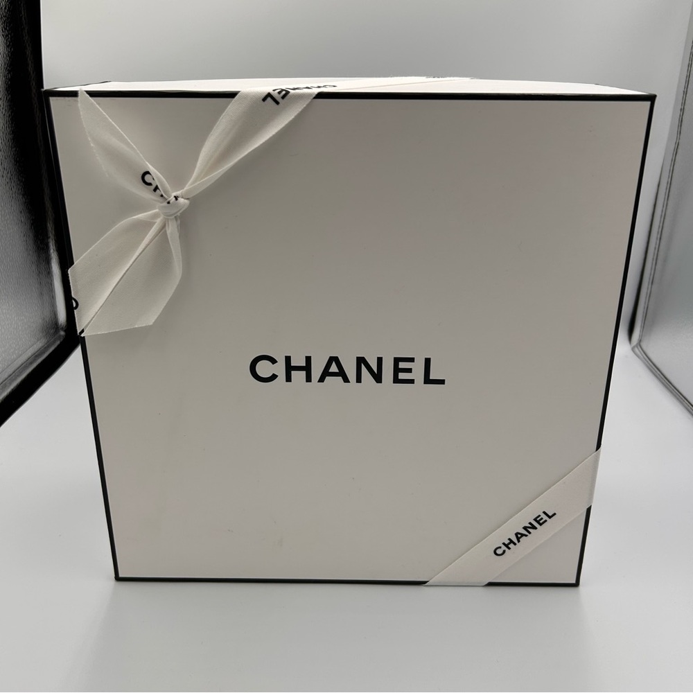 CHANEL White Gift Box with Ribbon 11x11x4.5